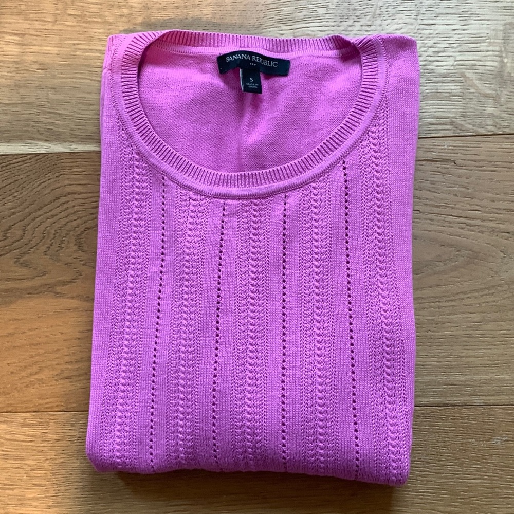 Lightweight crew neck sweater